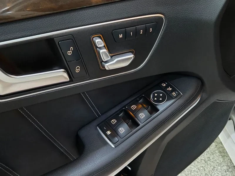 Mercedes-Benz E 300 Elegance - САМО 30% АВАНС, снимка 15 - Автомобили и джипове - 56002506