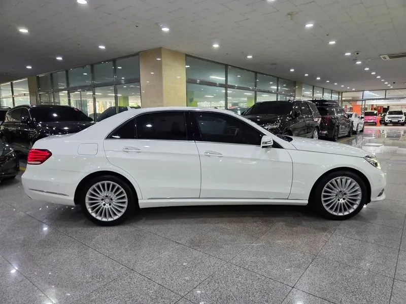 Mercedes-Benz E 300 Elegance - САМО 30% АВАНС, снимка 5 - Автомобили и джипове - 56002506