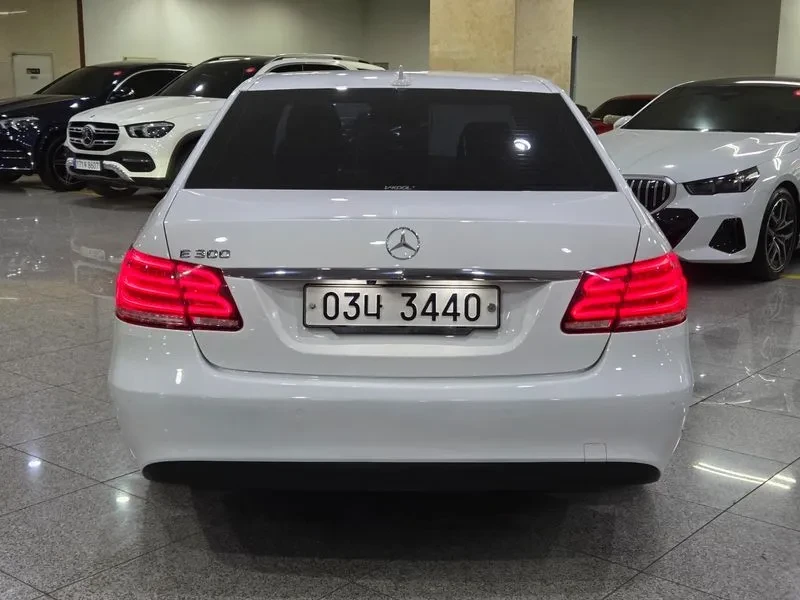 Mercedes-Benz E 300 Elegance - САМО 30% АВАНС, снимка 4 - Автомобили и джипове - 56002506