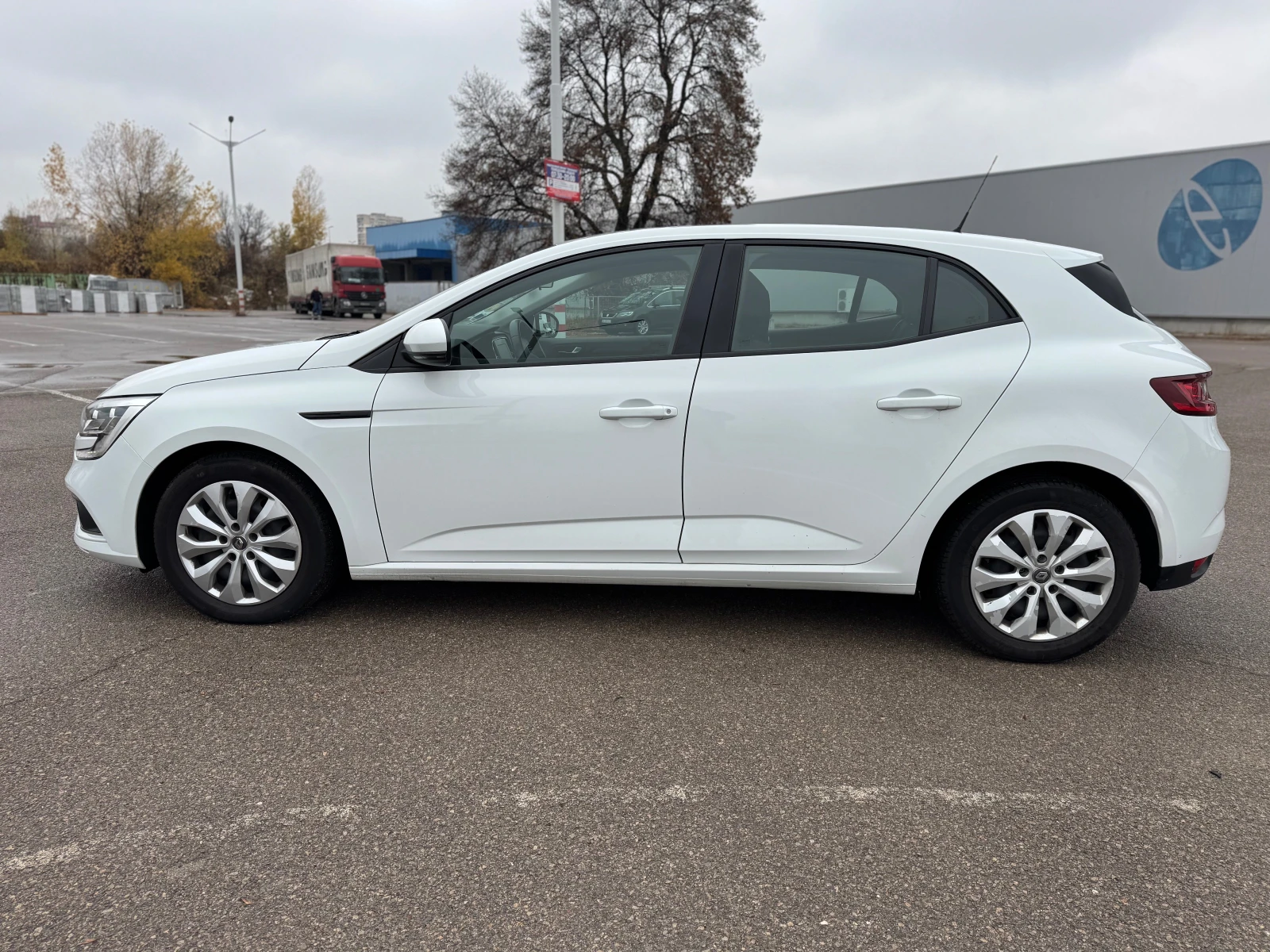 Renault Megane 1.5dCI-NAVI-EURO6-FACELIFT-95-2020m - изображение 8