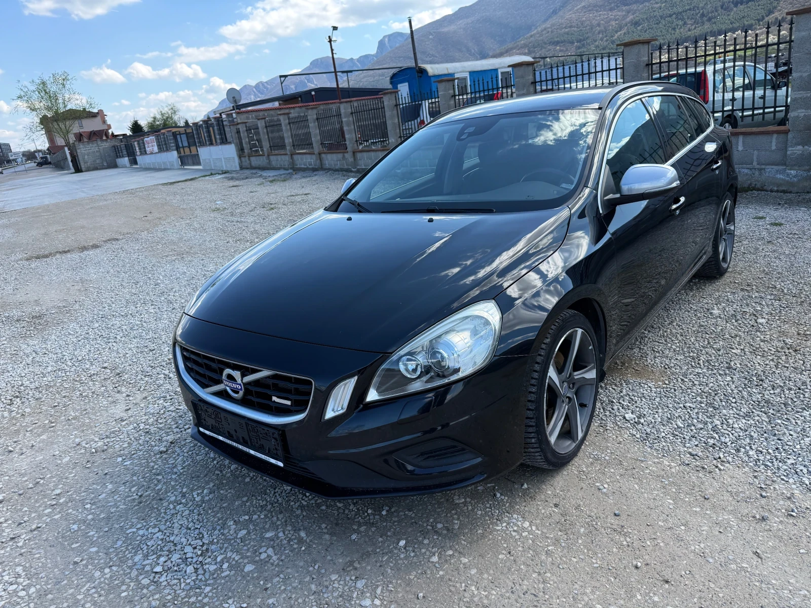 Volvo V60 D2 R-DESIGN, снимка 2 - Автомобили и джипове - 54099399
