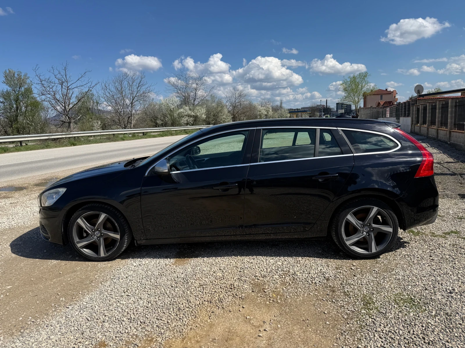 Volvo V60 D2 R-DESIGN, снимка 8 - Автомобили и джипове - 54099399