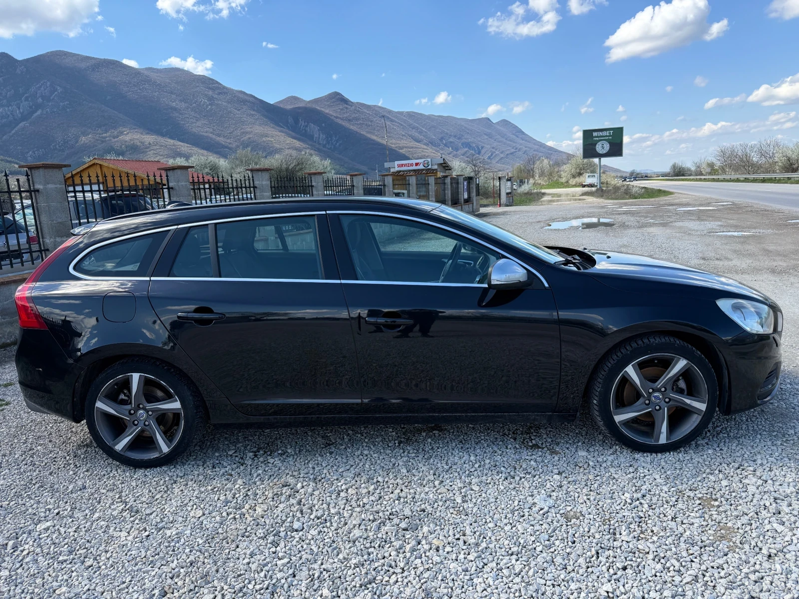 Volvo V60 D2 R-DESIGN, снимка 6 - Автомобили и джипове - 54099399