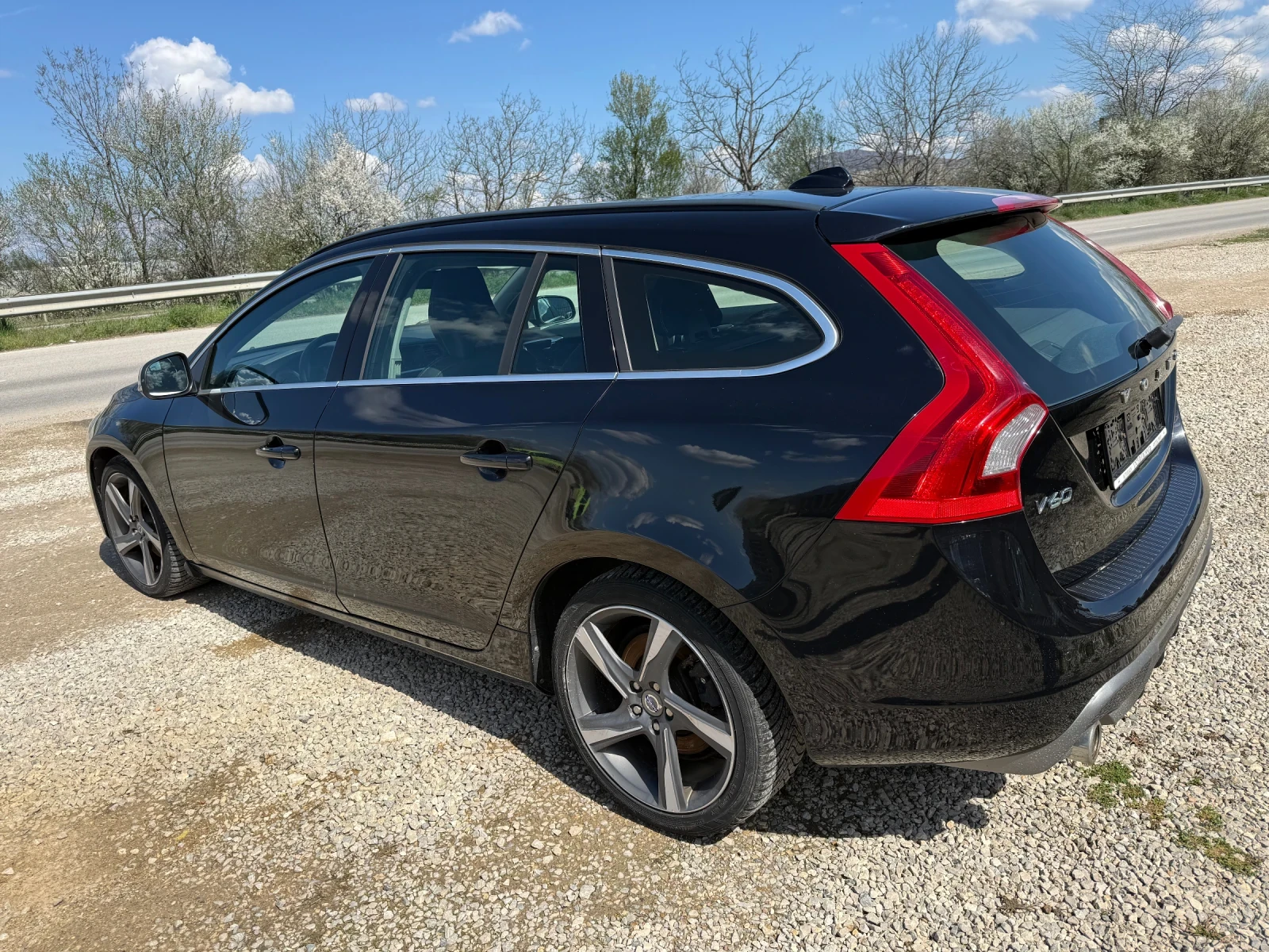 Volvo V60 D2 R-DESIGN, снимка 9 - Автомобили и джипове - 54099399