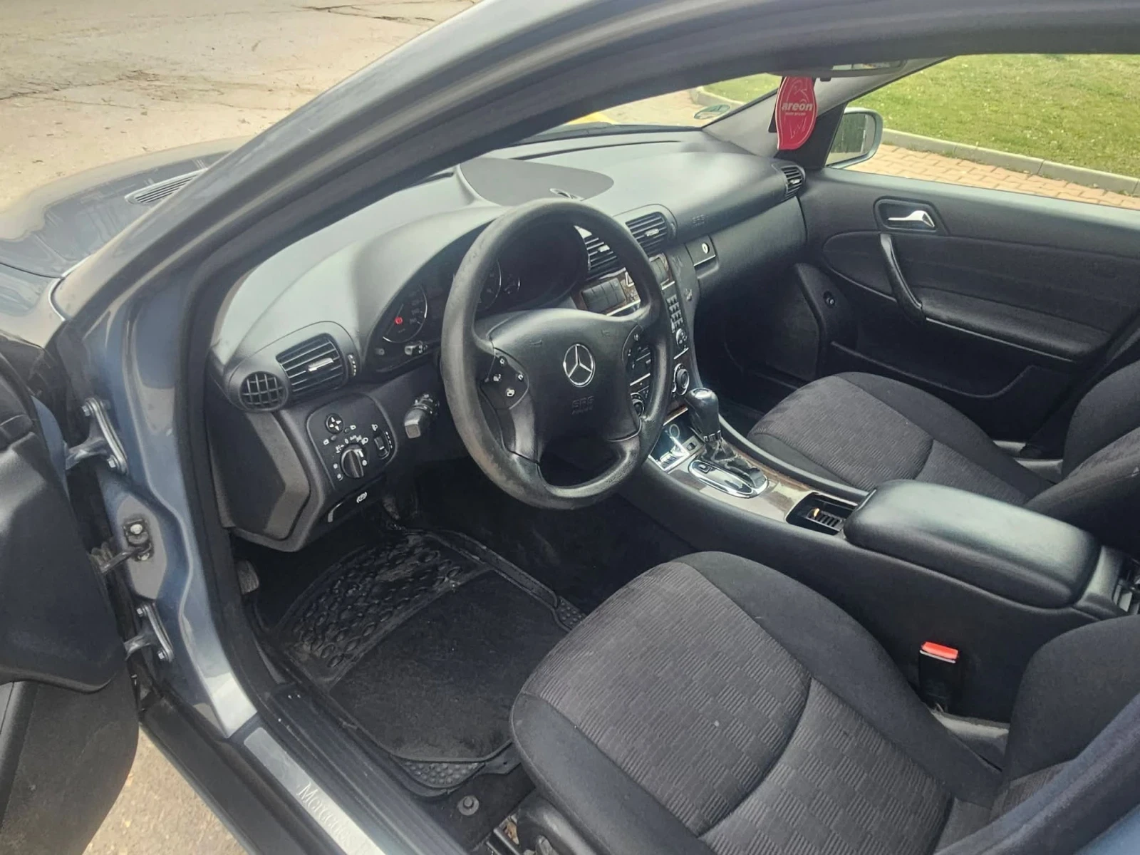 Mercedes-Benz C 180, снимка 5 - Автомобили и джипове - 54323941