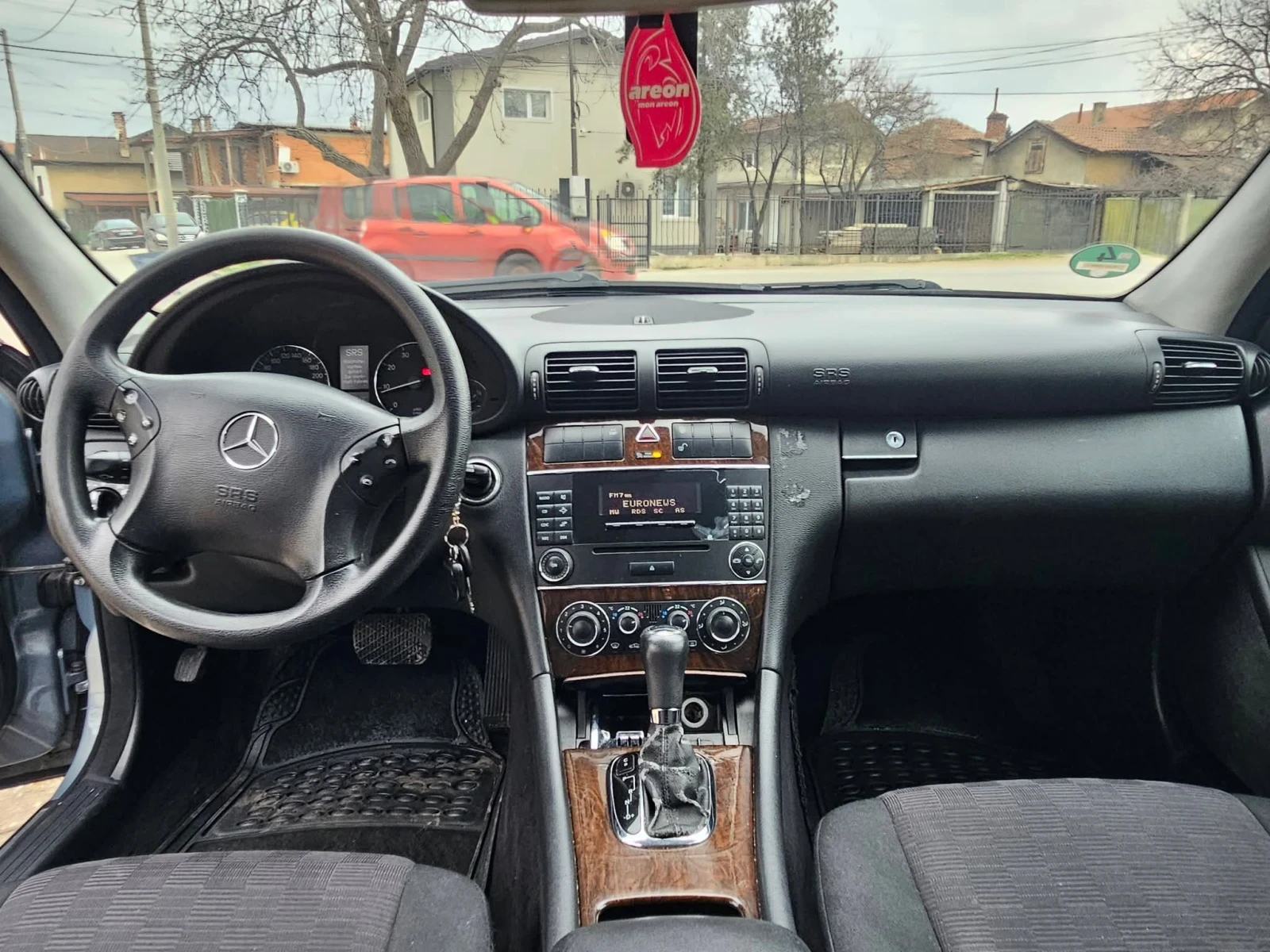 Mercedes-Benz C 180, снимка 4 - Автомобили и джипове - 54323941