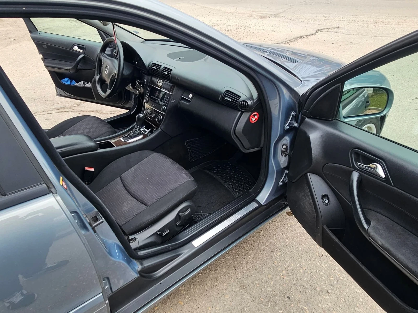 Mercedes-Benz C 180, снимка 6 - Автомобили и джипове - 54323941