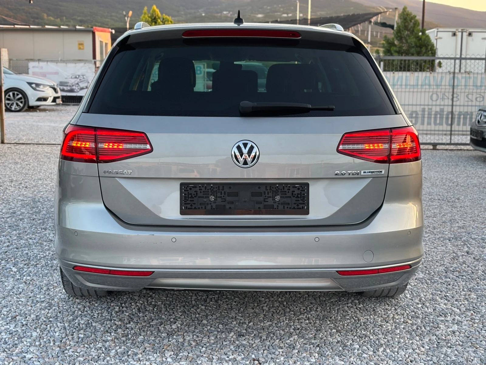 VW Passat 2.0 TDI/150к.с./Auto/Navi, снимка 6 - Автомобили и джипове - 54717227
