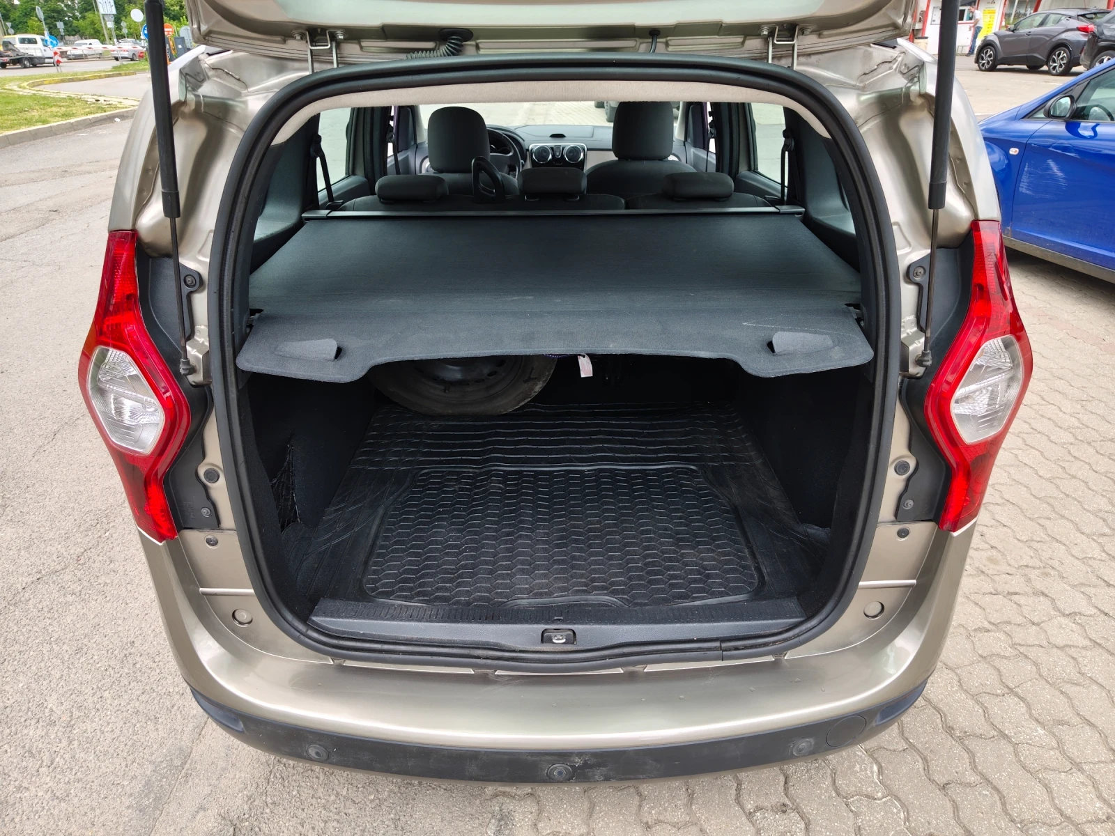 Dacia Lodgy, снимка 8 - Автомобили и джипове - 54894181