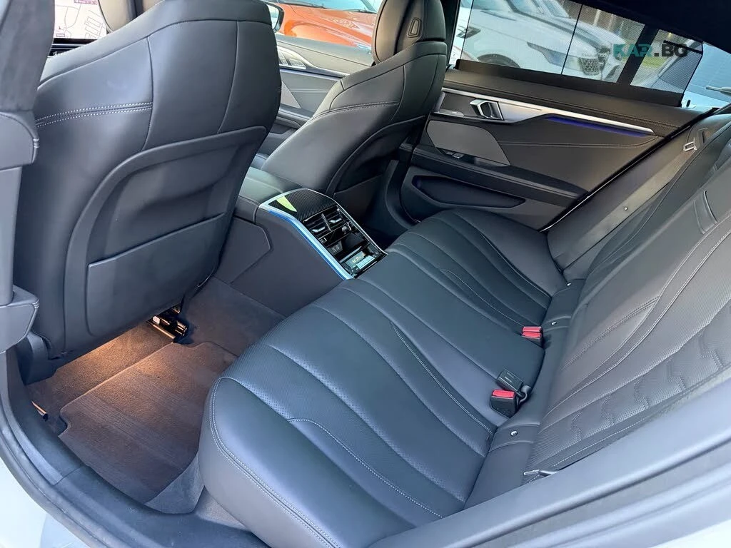 BMW M8 * XDRIVE* АвтоКредит * (ЦЕНА ДО БГ), снимка 15 - Автомобили и джипове - 55224328