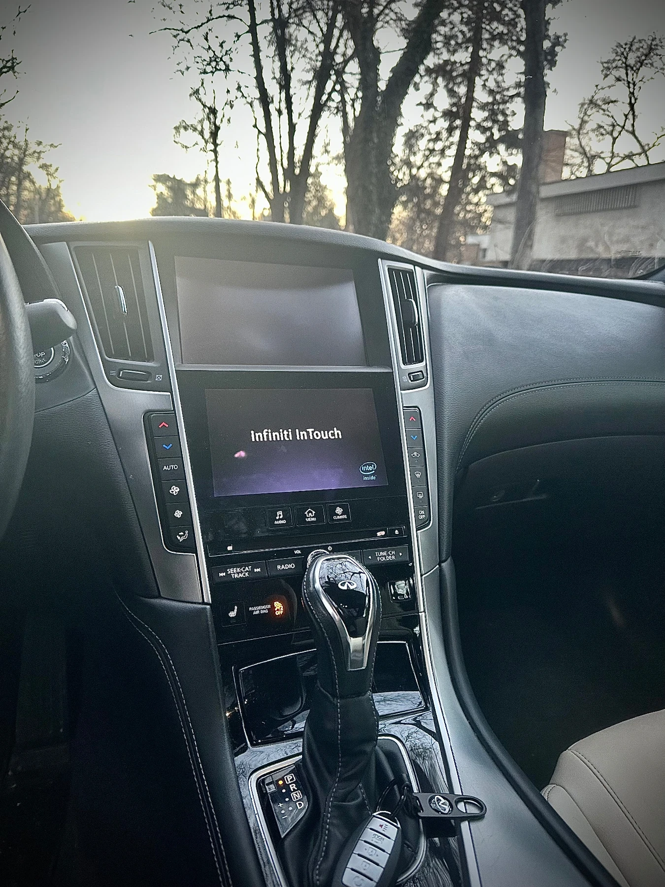 Infiniti Q60 3.0, снимка 15 - Автомобили и джипове - 55931303