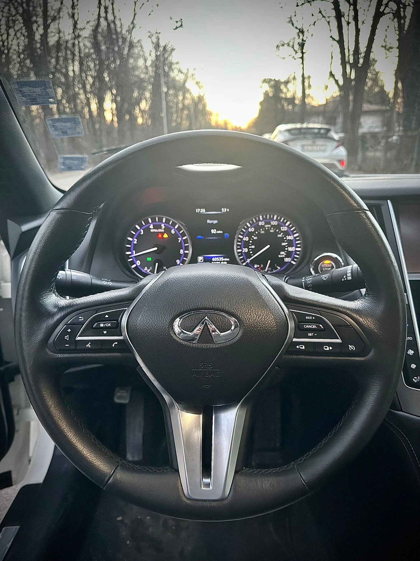 Infiniti Q60 3.0, снимка 11 - Автомобили и джипове - 55931303