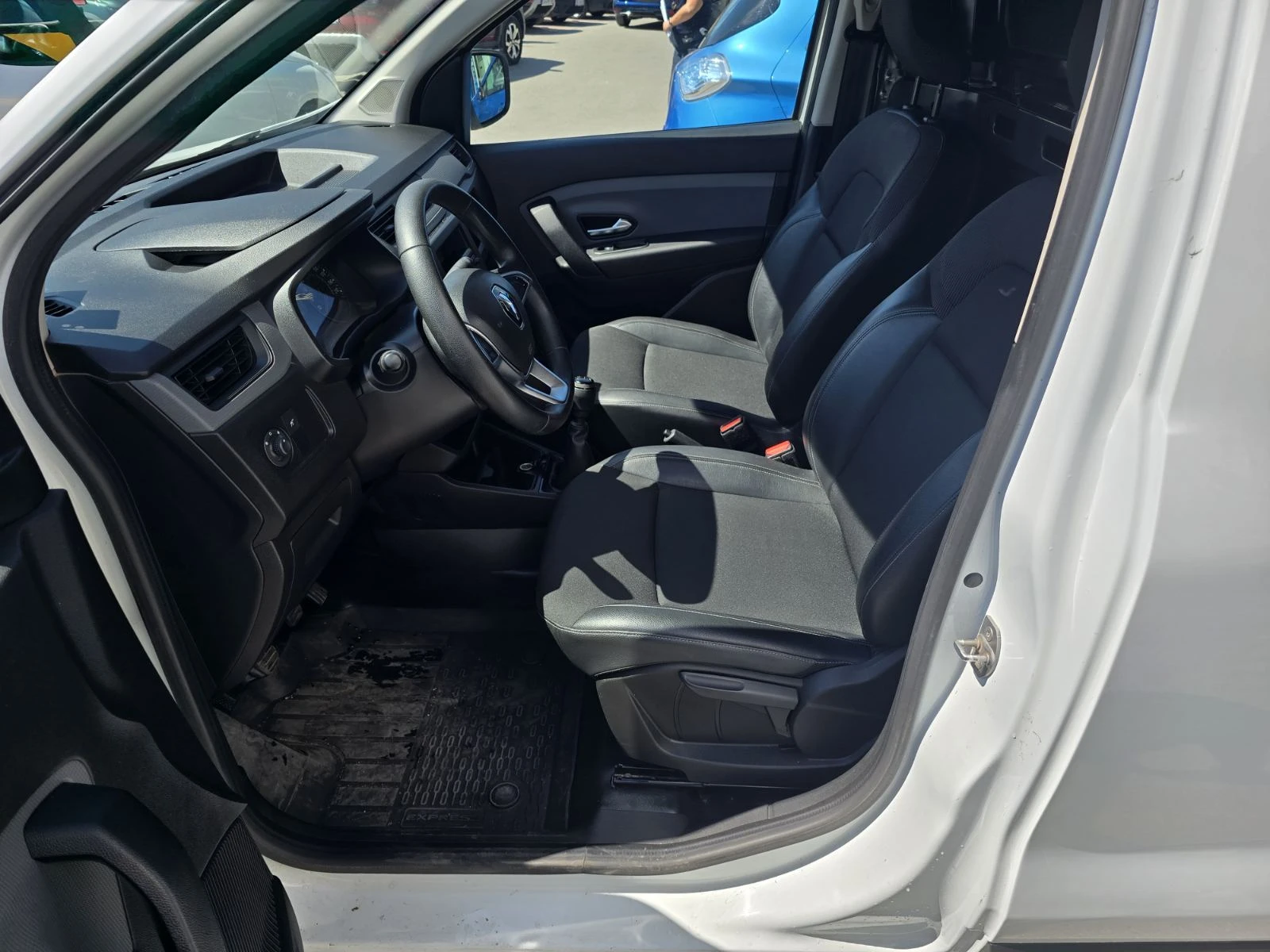 Renault Express 1.3 TCe 100 , снимка 7 - Автомобили и джипове - 56015434
