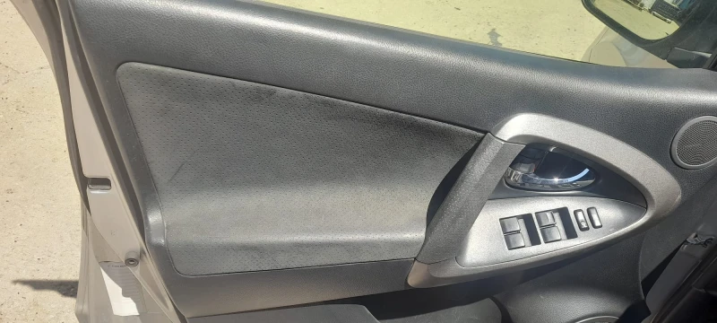 Toyota Rav4 2.2d 150k, снимка 14 - Автомобили и джипове - 47961293