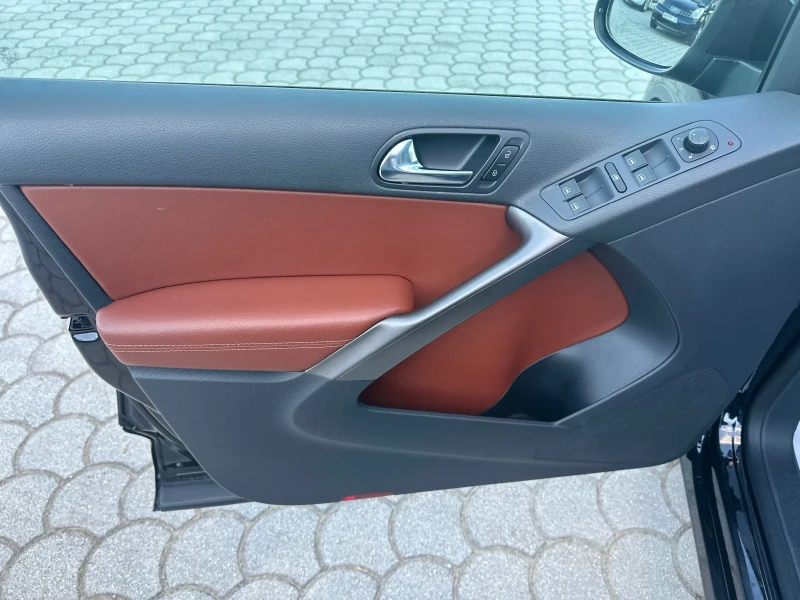 VW Tiguan 1.4TSI 4motion-КОЖА-ПАНОРАМА Серв.история, снимка 13 - Автомобили и джипове - 53528851