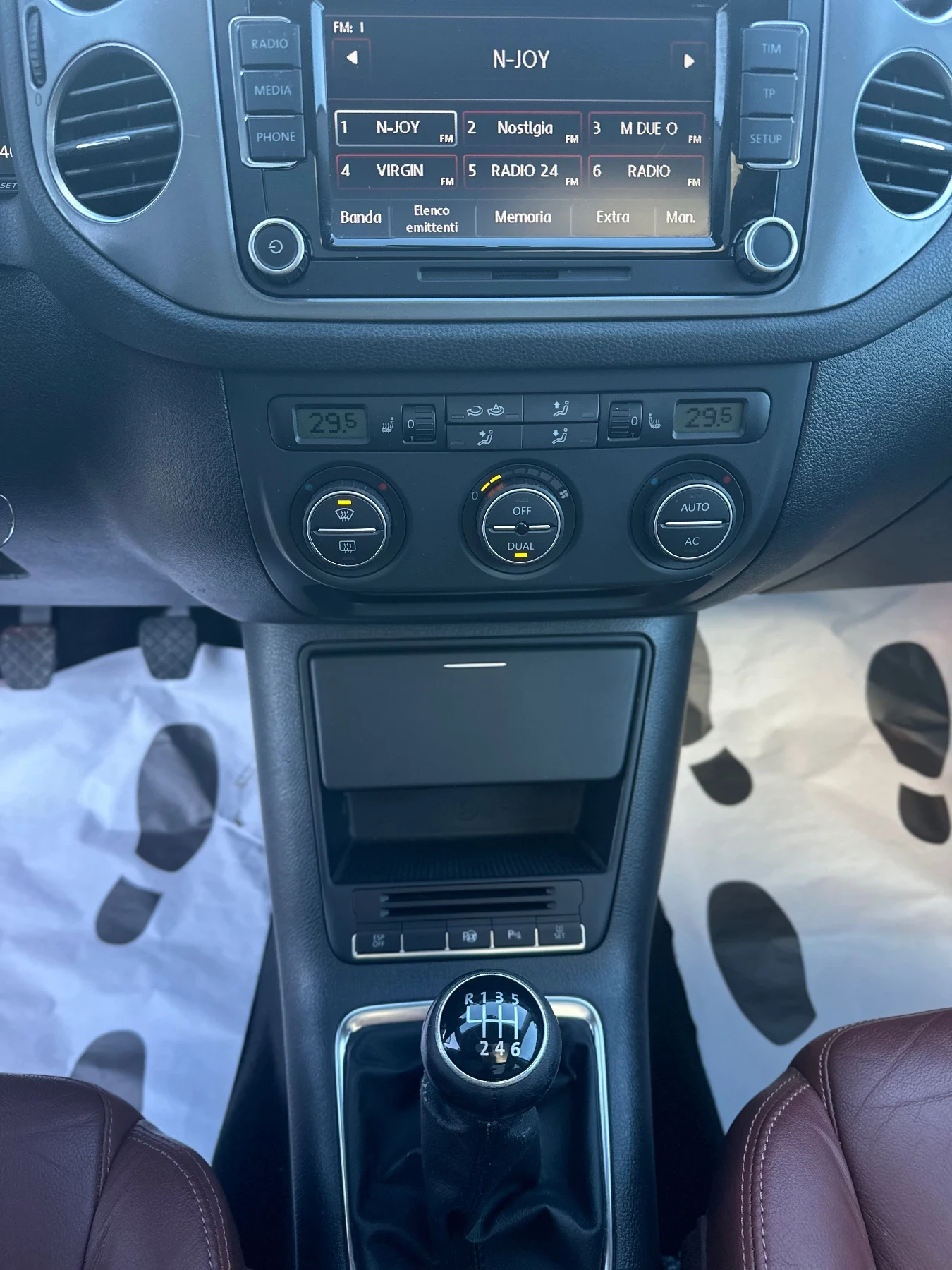 VW Tiguan 1.4TSI 4motion-КОЖА-ПАНОРАМА Серв.история - изображение 8