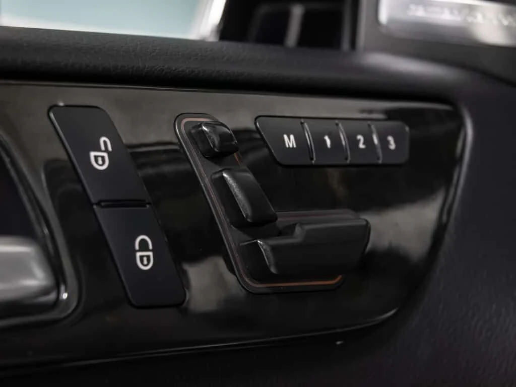 Mercedes-Benz GL * 4MATIC 4dr 550 AMG PKG PANO 360 CAMERA * CARFAX , снимка 12 - Автомобили и джипове - 53770145