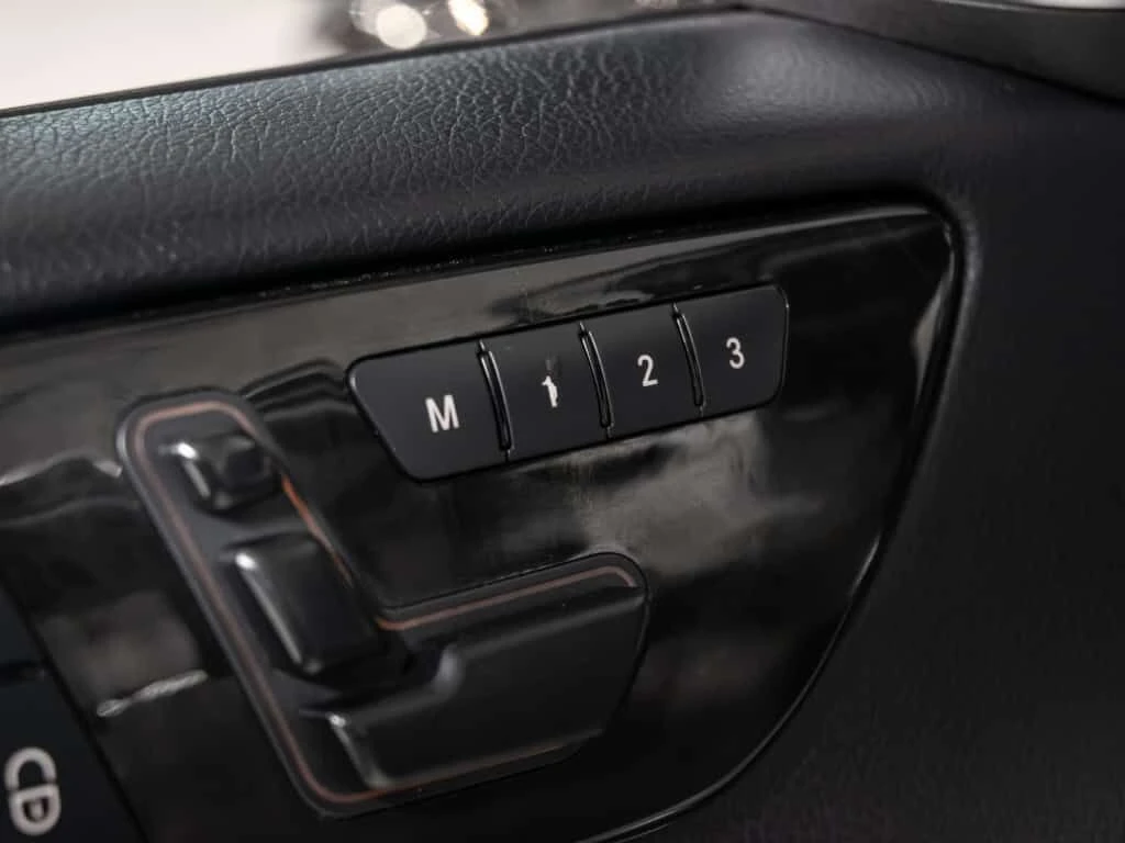 Mercedes-Benz GL * 4MATIC 4dr 550 AMG PKG PANO 360 CAMERA * CARFAX , снимка 13 - Автомобили и джипове - 53770145