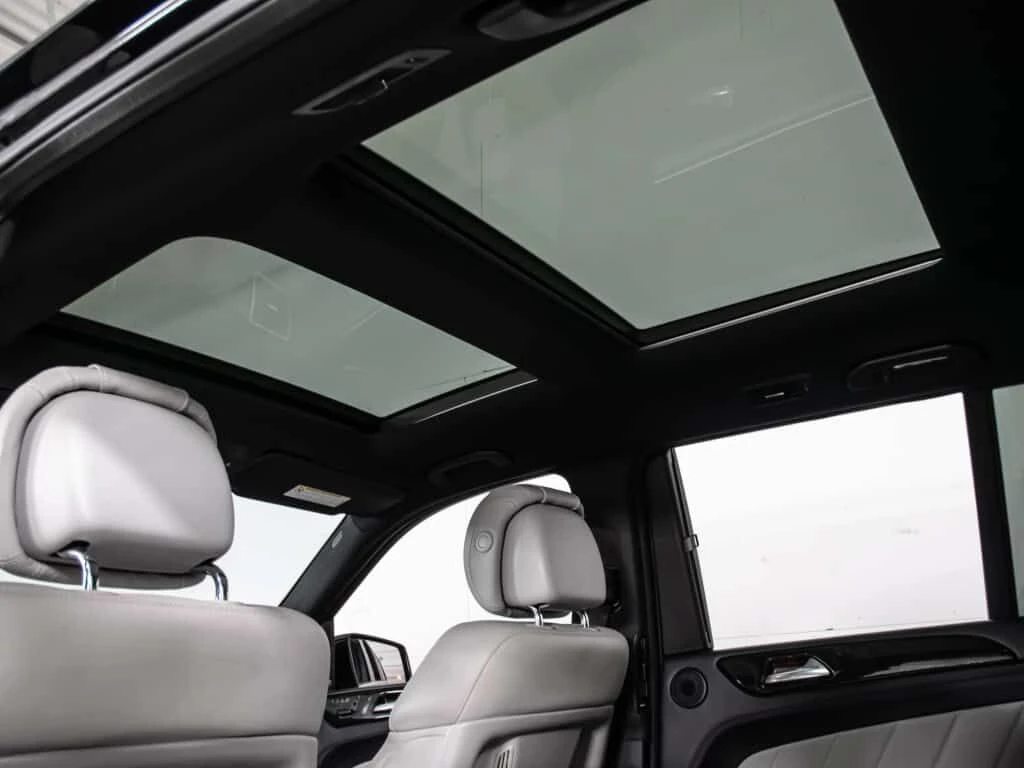 Mercedes-Benz GL * 4MATIC 4dr 550 AMG PKG PANO 360 CAMERA * CARFAX , снимка 11 - Автомобили и джипове - 53770145