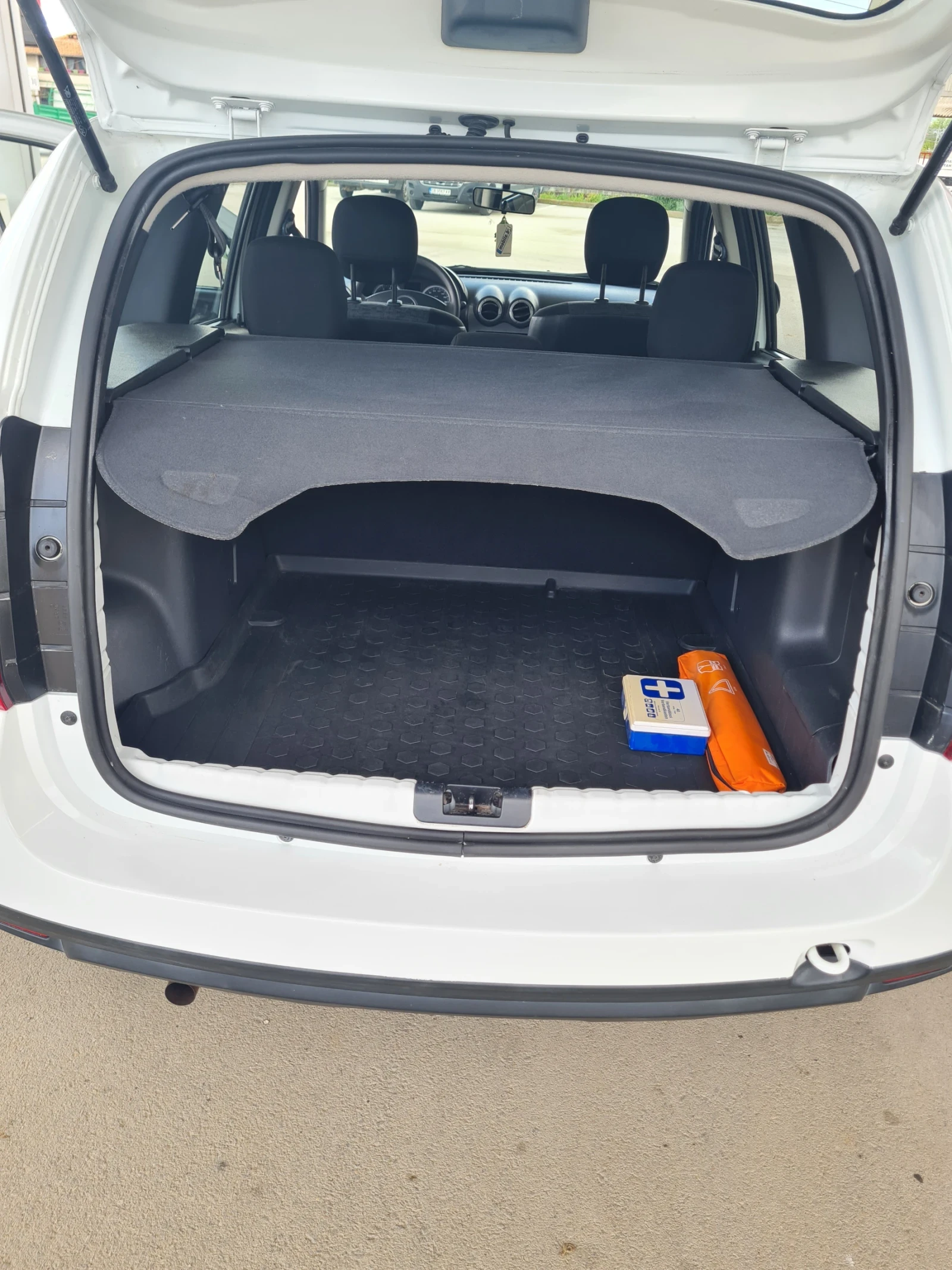 Dacia Duster 1.6куб.105к.с. 2011г. Бензин , снимка 8 - Автомобили и джипове - 54568030