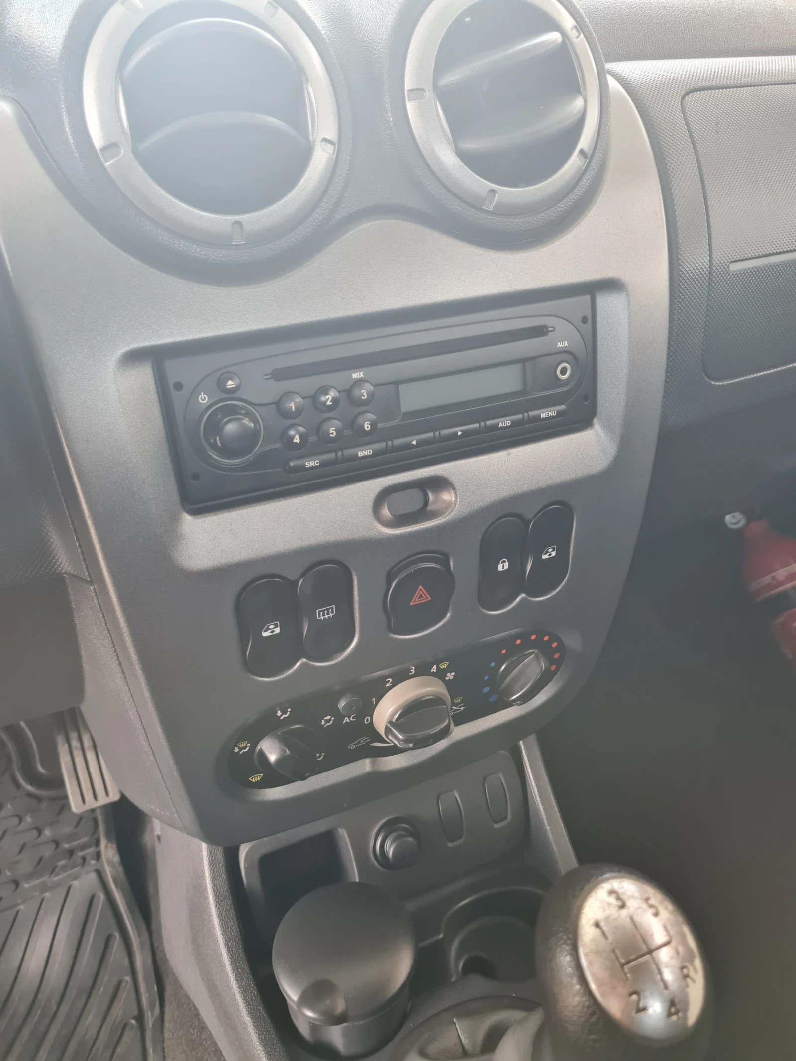 Dacia Duster 1.6куб.105к.с. 2011г. Бензин , снимка 9 - Автомобили и джипове - 54568030