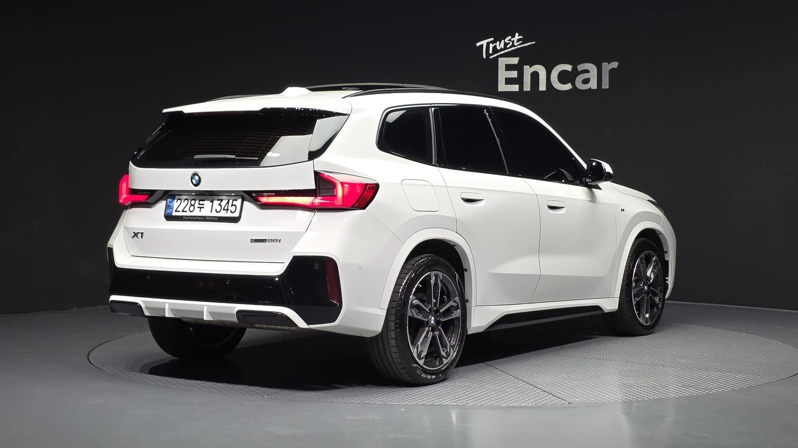 BMW X1 sDrive20i* ЛЮК* HUD* 360* KEYLESS* КРАЙНА ЦЕНА, снимка 2 - Автомобили и джипове - 55269627