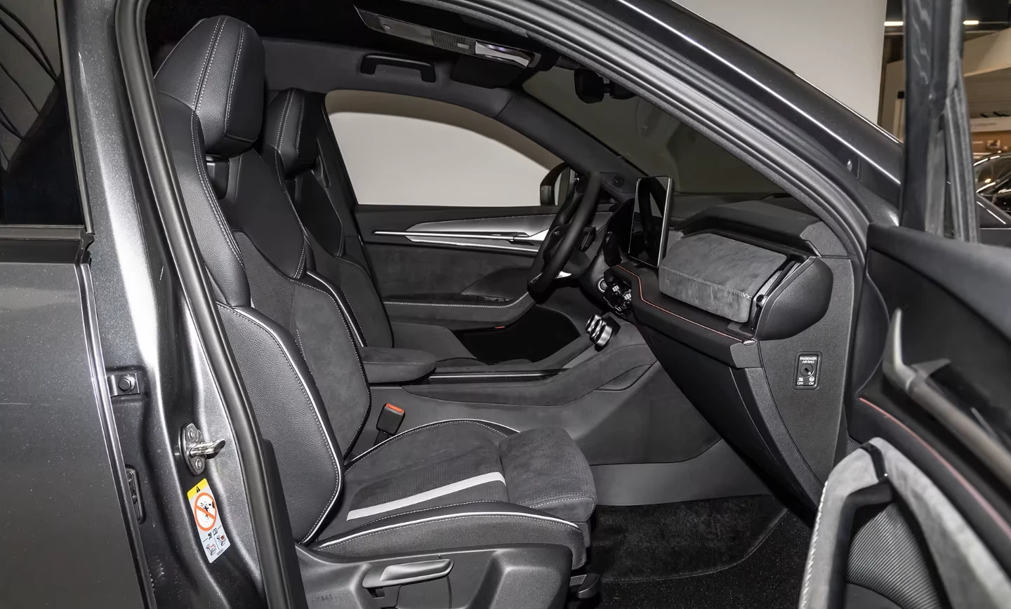 Skoda Kodiaq SPORT-LINE* DISTR* CAM* LED* AWD* , снимка 10 - Автомобили и джипове - 55613628