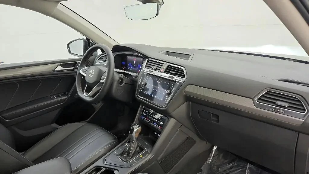 VW Tiguan SE, снимка 14 - Автомобили и джипове - 55616737