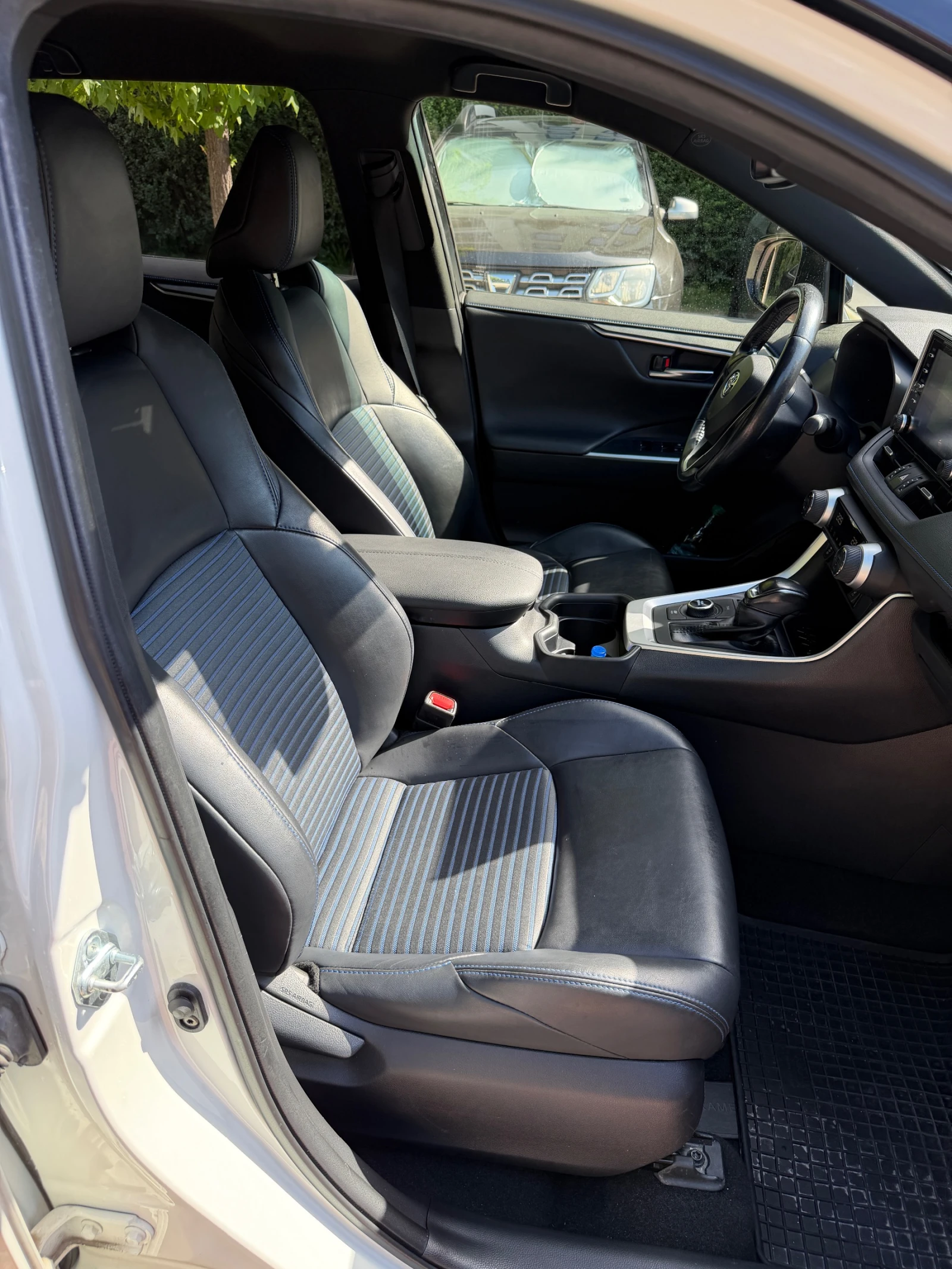 Toyota Rav4 Hybrid 2.5 AWD в Гаранция, снимка 8 - Автомобили и джипове - 56137661