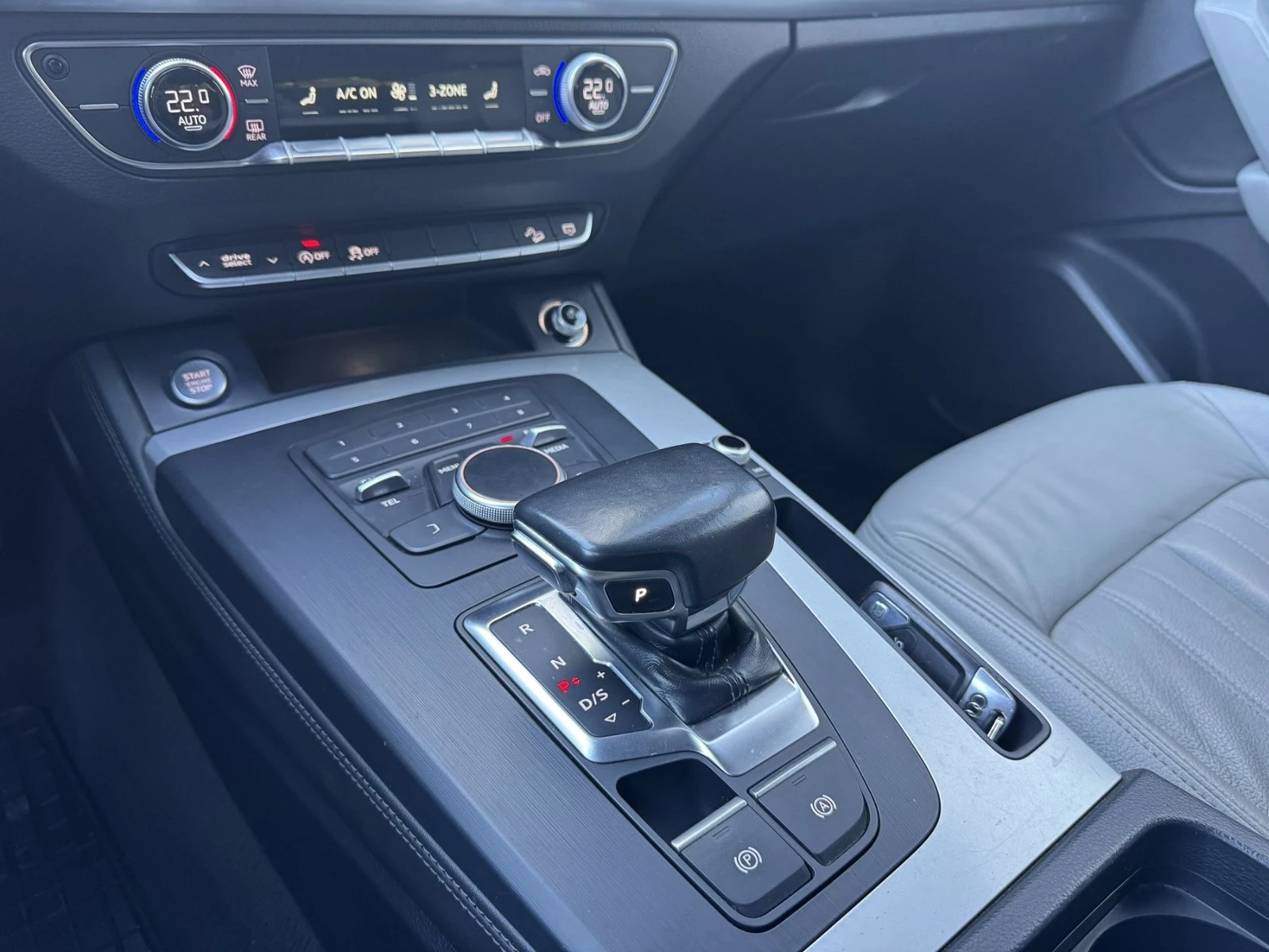 Audi Q5 2.0 TDI QUATTRO, снимка 16 - Автомобили и джипове - 56626065