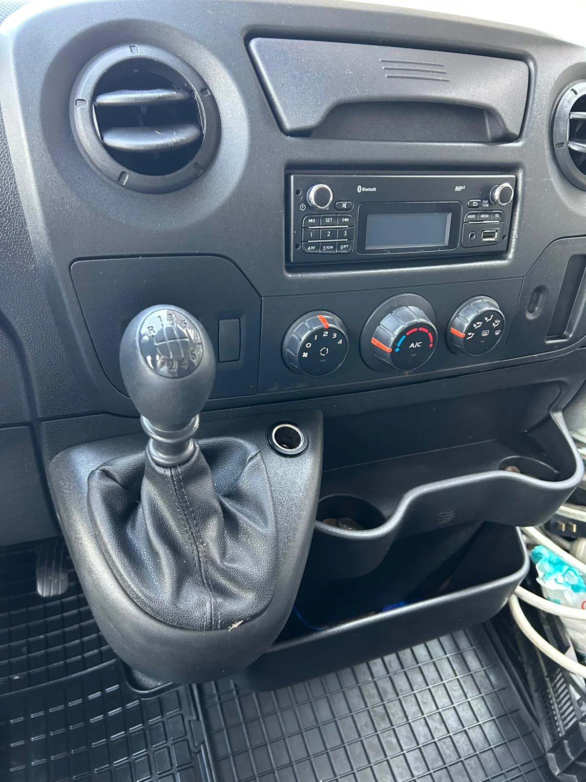 Renault Master хладилен, снимка 10 - Бусове и автобуси - 56619295