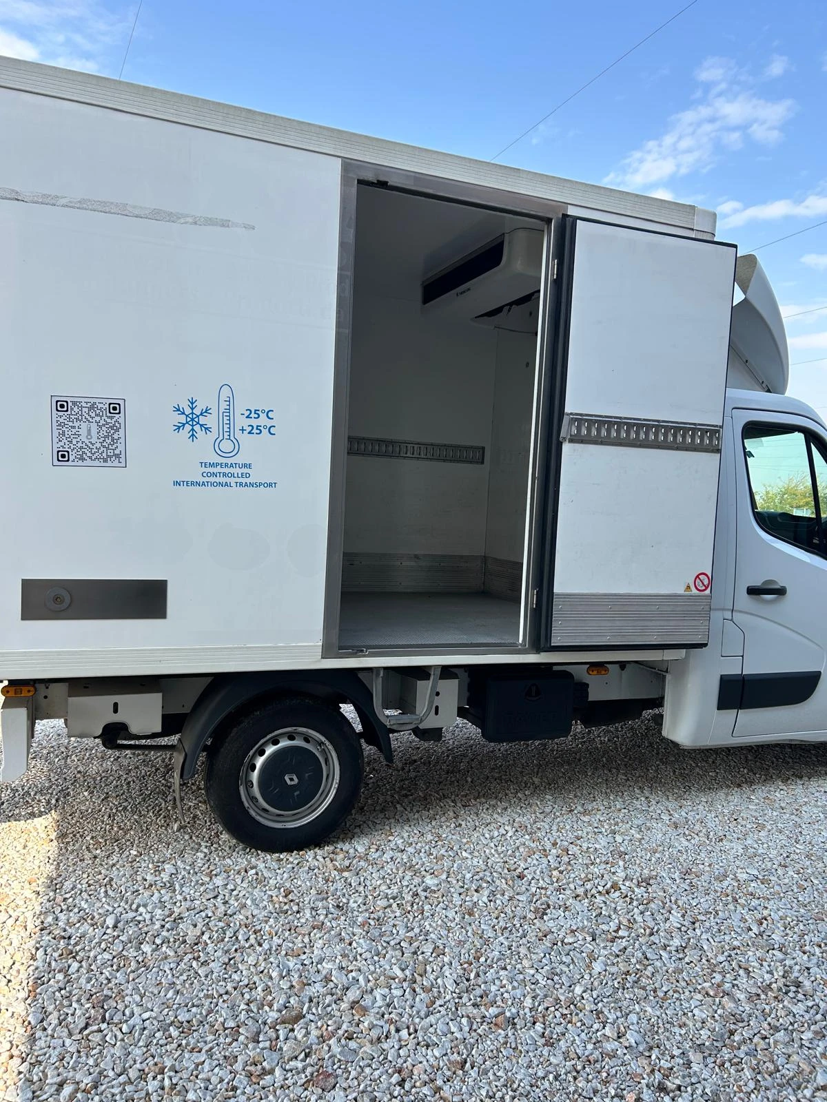 Renault Master хладилен, снимка 14 - Бусове и автобуси - 56619295