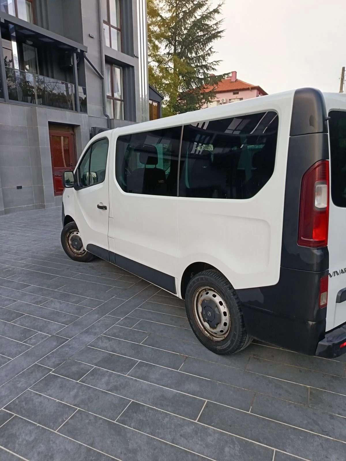 Opel Vivaro, снимка 3 - Бусове и автобуси - 56659227