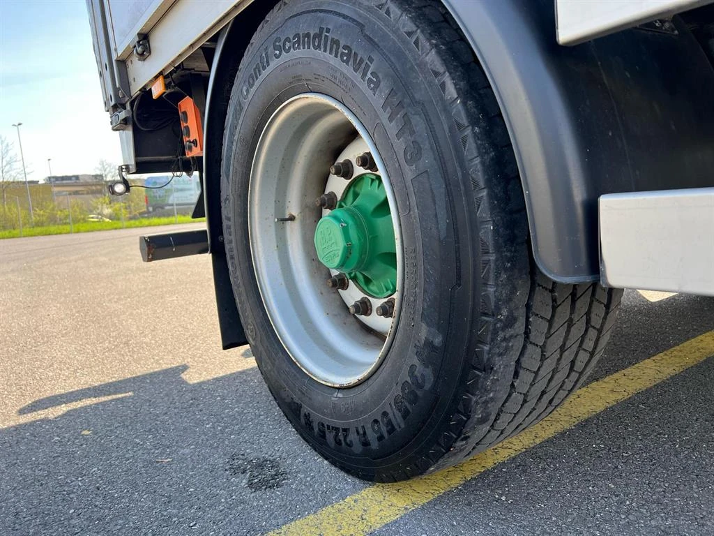   UE18 | Mobile.bg   9