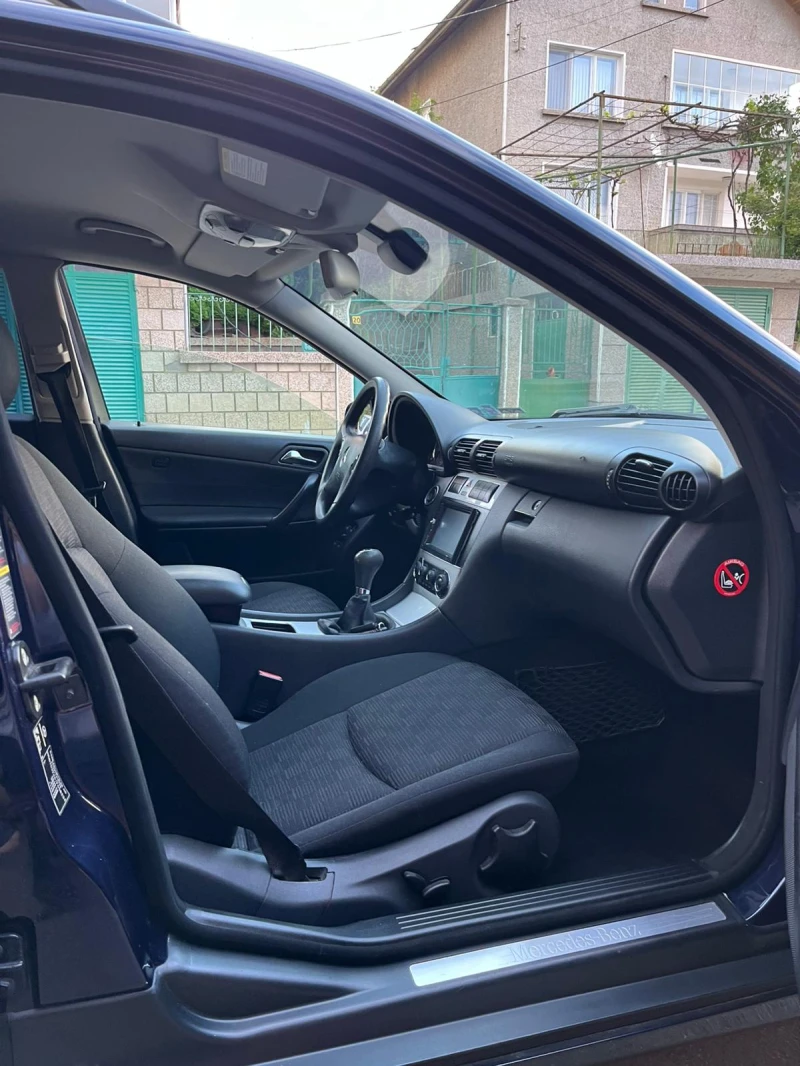 Mercedes-Benz C 180 компресор, снимка 4 - Автомобили и джипове - 52394819