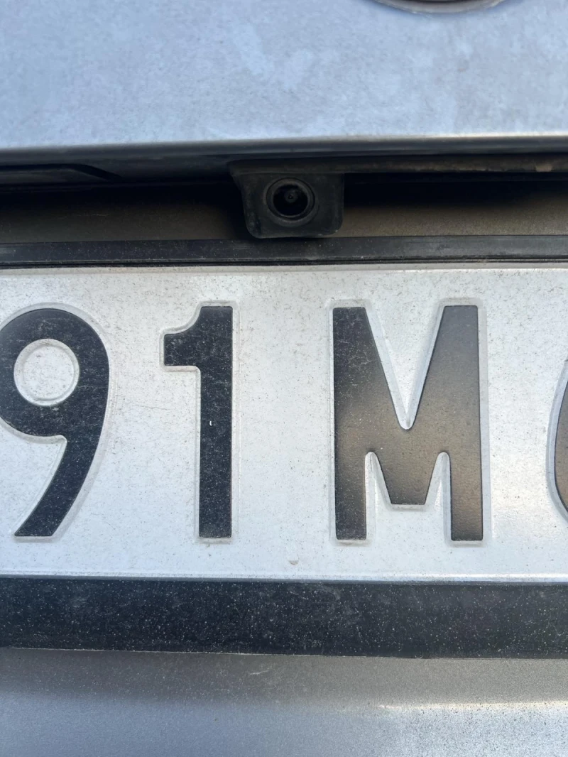 BMW 530 LCI Edition xDrive, снимка 16 - Автомобили и джипове - 52863138