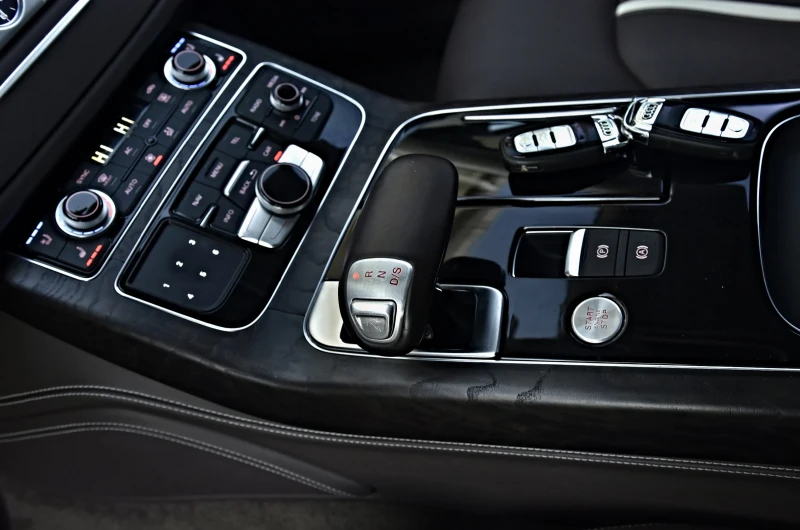 Audi A8 4.2 TDI LONG 360 MATRIX TV PANO B&O FULL BIZNES, снимка 13 - Автомобили и джипове - 53156103