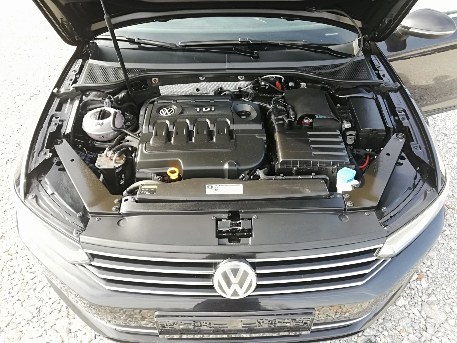 VW Passat 2.0TDI kli navi 150ks - изображение 10