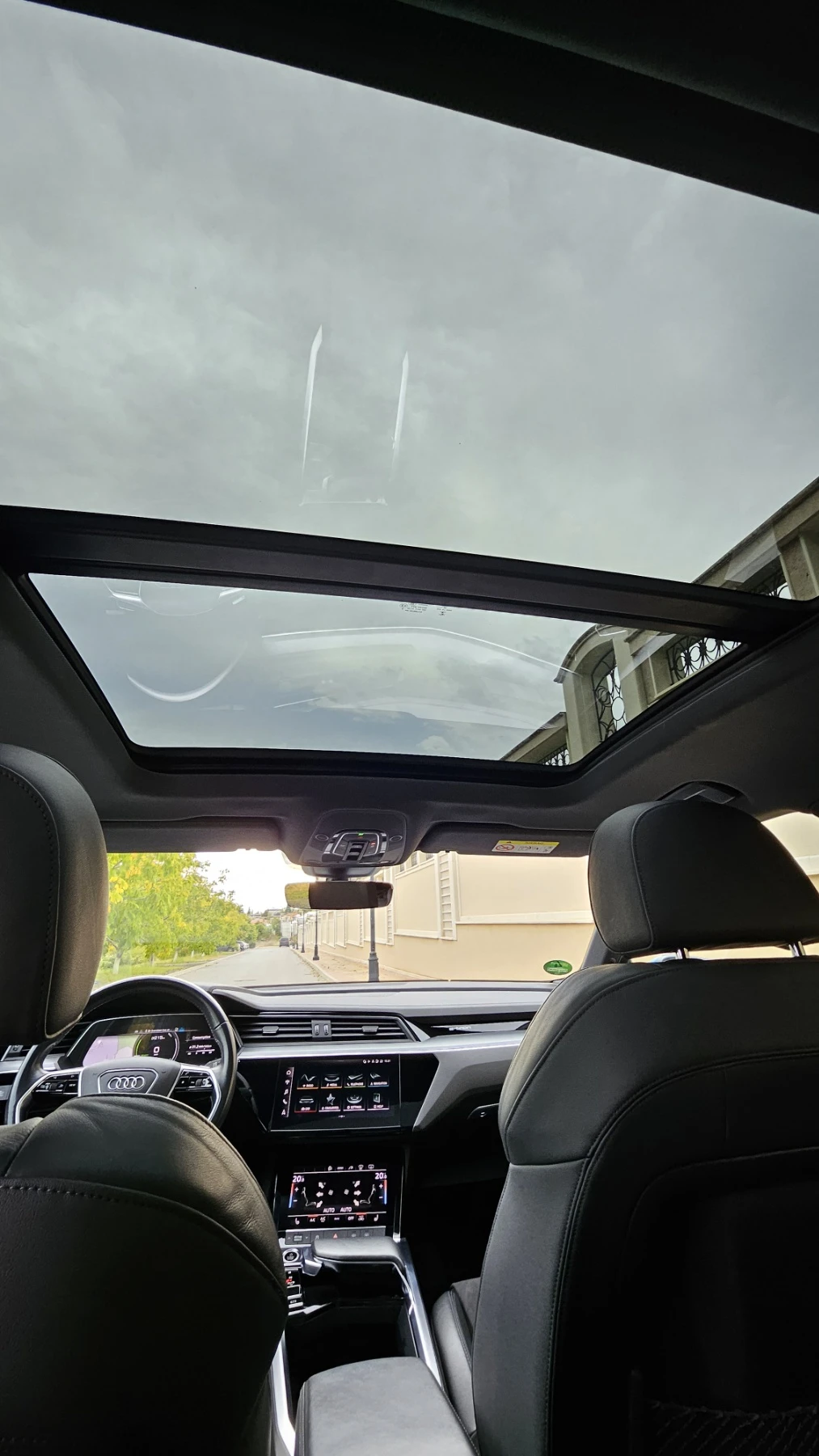 Audi E-Tron 55 S 100%    95kWh  | Mobile.bg   14