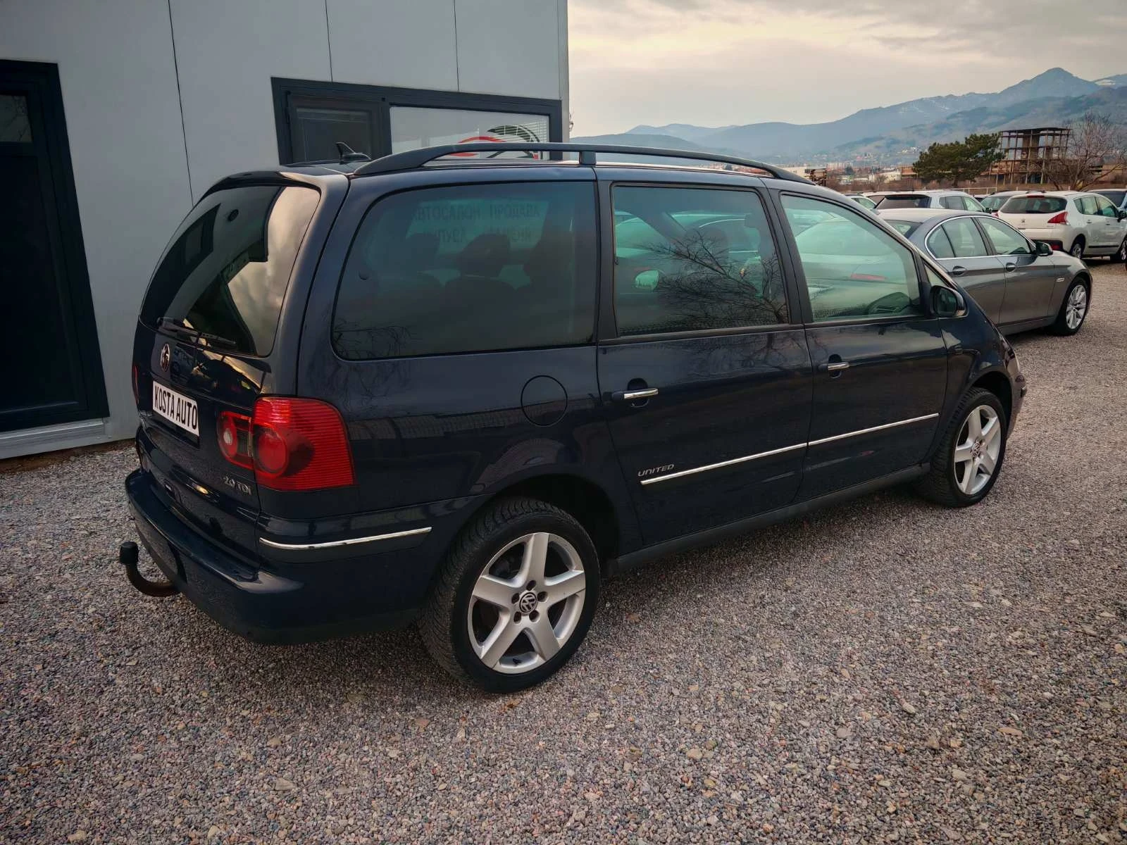 VW Sharan КАТО НОВ, снимка 3 - Автомобили и джипове - 52170187