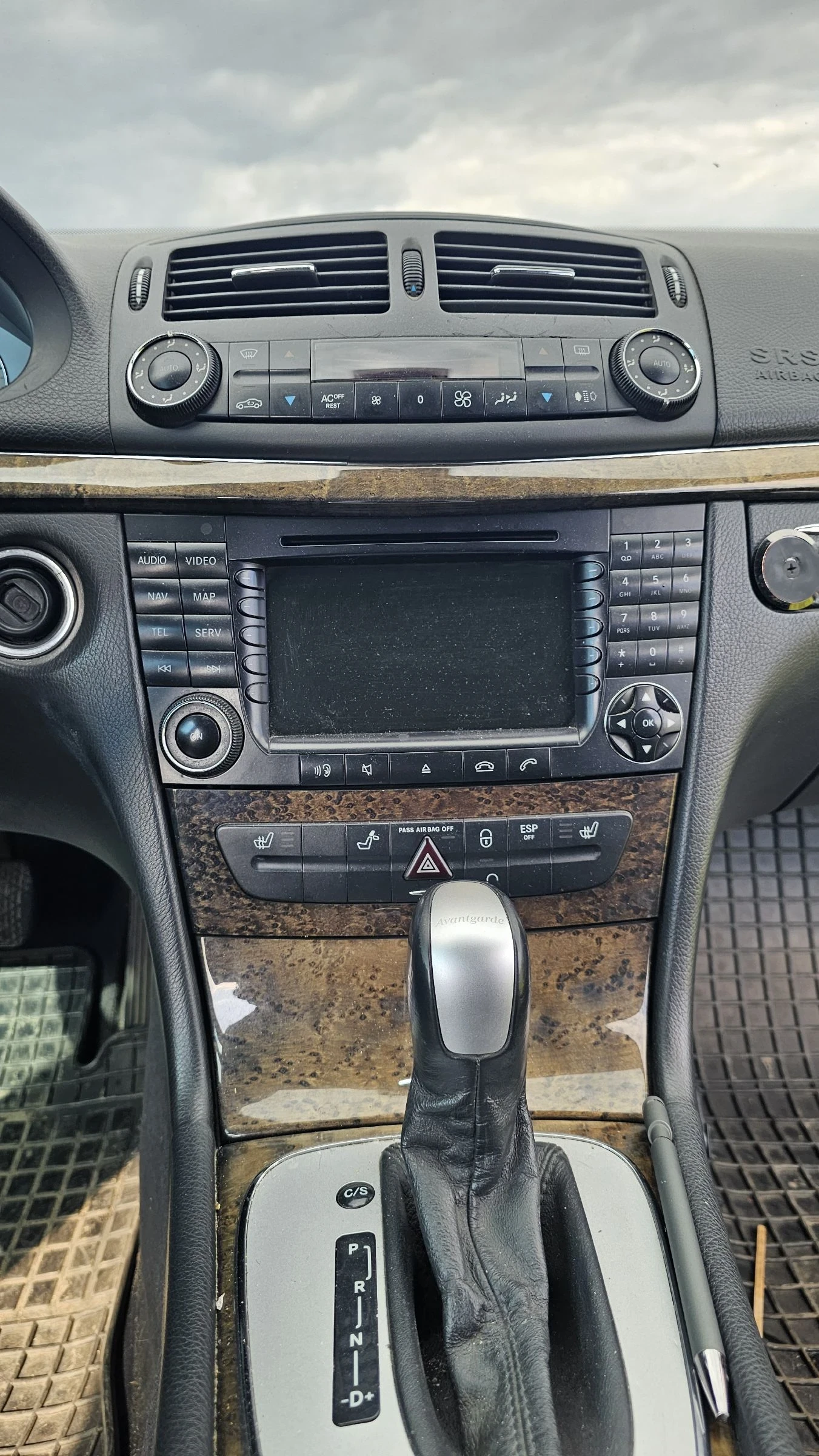 Mercedes-Benz E 320, снимка 6 - Автомобили и джипове - 53980970