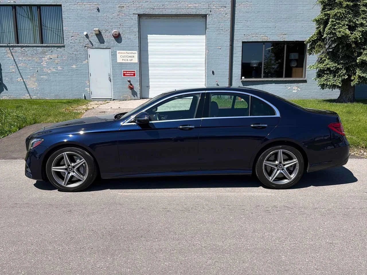 Mercedes-Benz E 400 BURMESTER * ПОДГРЕВИ * ПАНО * KEYLESS * CARFAX, снимка 2 - Автомобили и джипове - 54743154