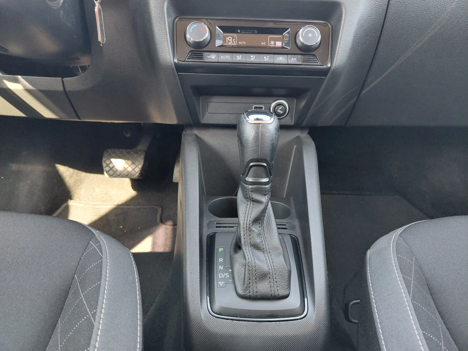 Skoda Fabia 1.0TSi/95k.c./Business / DSG, снимка 11 - Автомобили и джипове - 55294372