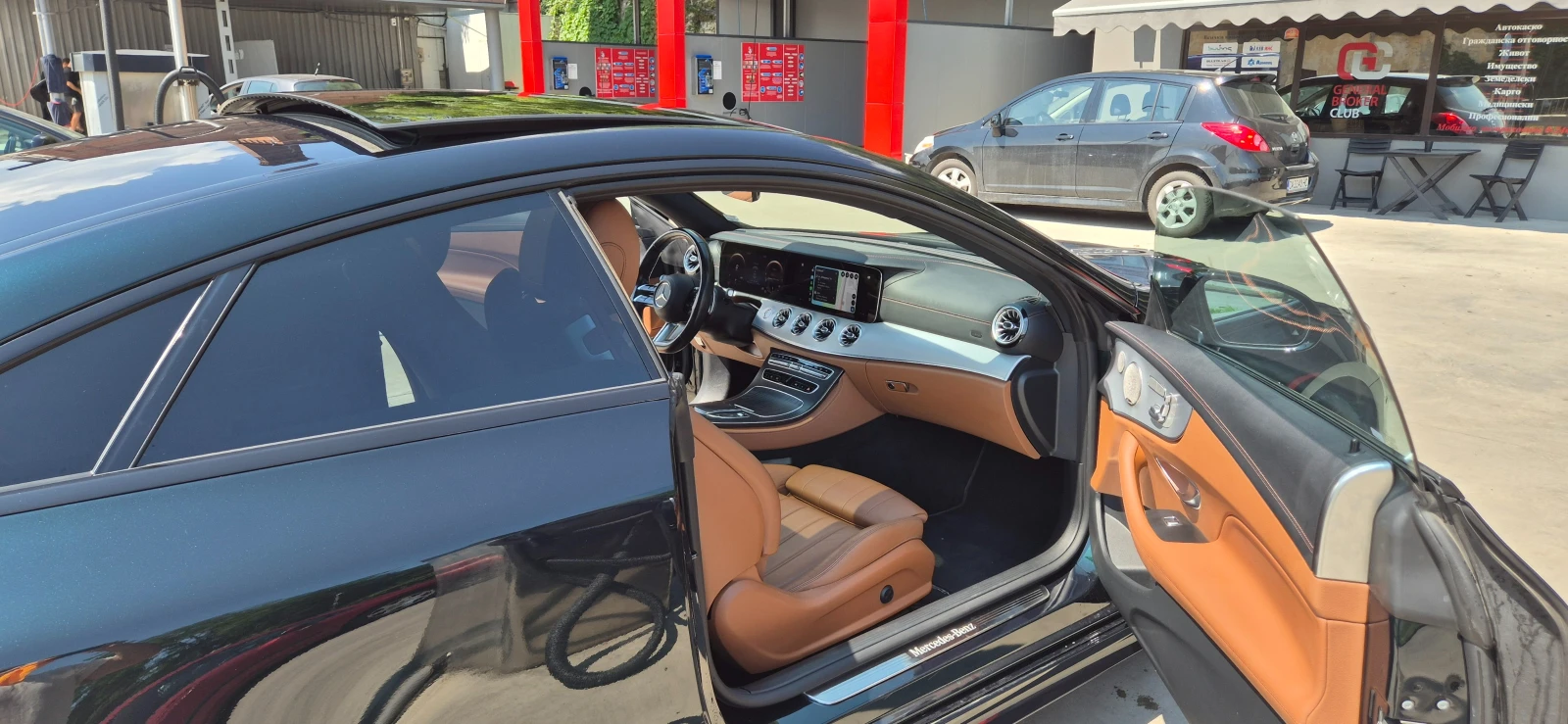 Mercedes-Benz E 400 4MATIC , BURMASTER, 360 гр., ПАНО, МЕМОРИ , AMG..., снимка 9 - Автомобили и джипове - 55383839