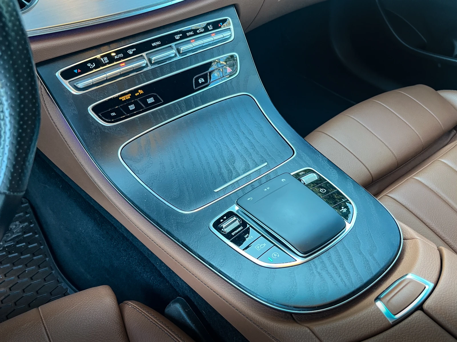 Mercedes-Benz E 400 4MATIC , BURMASTER, 360 гр., ПАНО, МЕМОРИ , AMG..., снимка 11 - Автомобили и джипове - 55383839