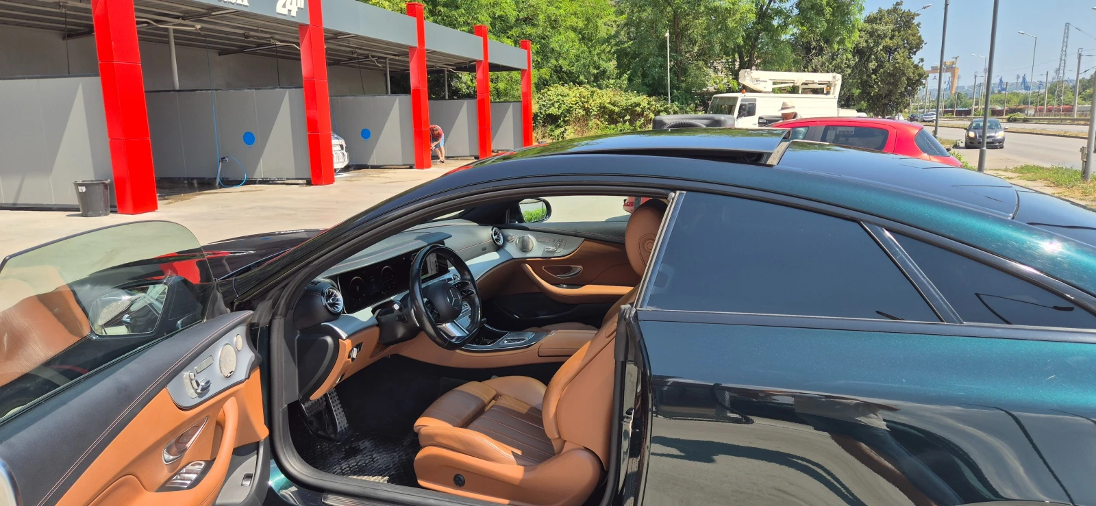 Mercedes-Benz E 400 4MATIC , BURMASTER, 360 гр., ПАНО, МЕМОРИ , AMG..., снимка 8 - Автомобили и джипове - 55383839