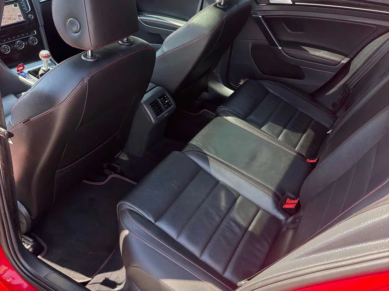 VW Golf * AUTOBAHN * CARFAX * Ръчни скорости * , снимка 13 - Автомобили и джипове - 55444580