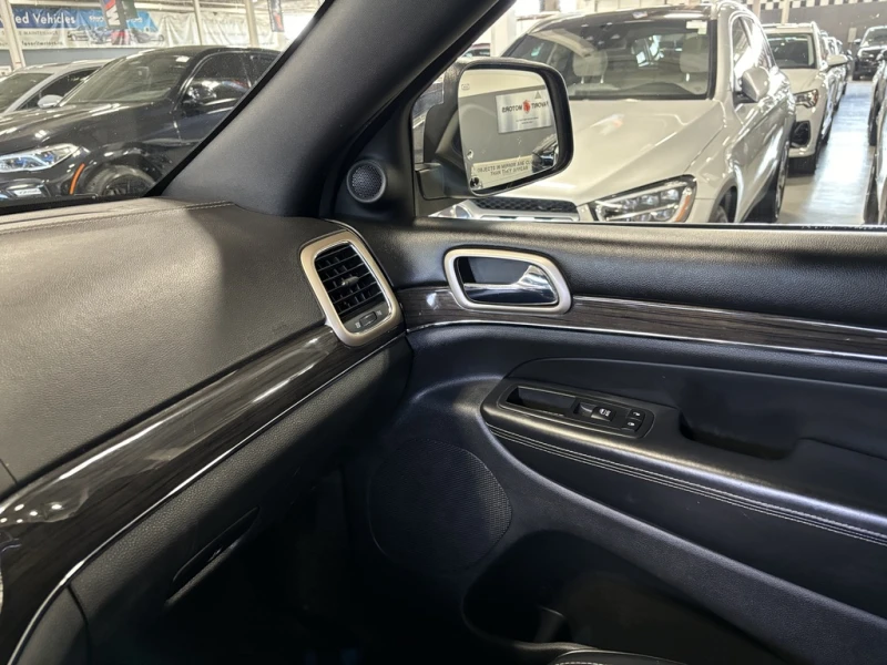 Jeep Grand cherokee Overland PANO* ОБДУХВАНЕ* CAM* ПОДГРЕВ* BLINDSPOT*, снимка 10 - Автомобили и джипове - 52647291