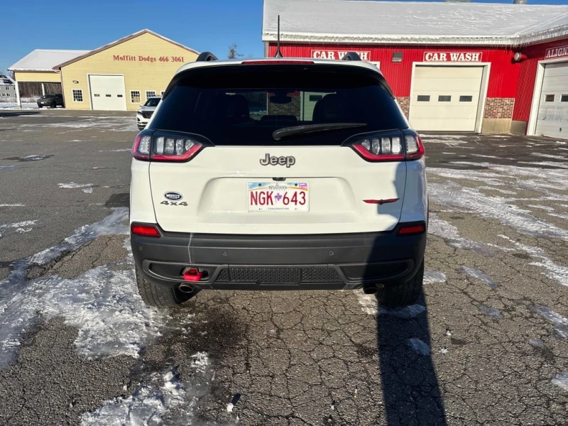 Jeep Cherokee * Trailhawk * CARFAX * БЕЗ ПЪРВОНАЧАЛНА ВНОСКА, снимка 4 - Автомобили и джипове - 52700236