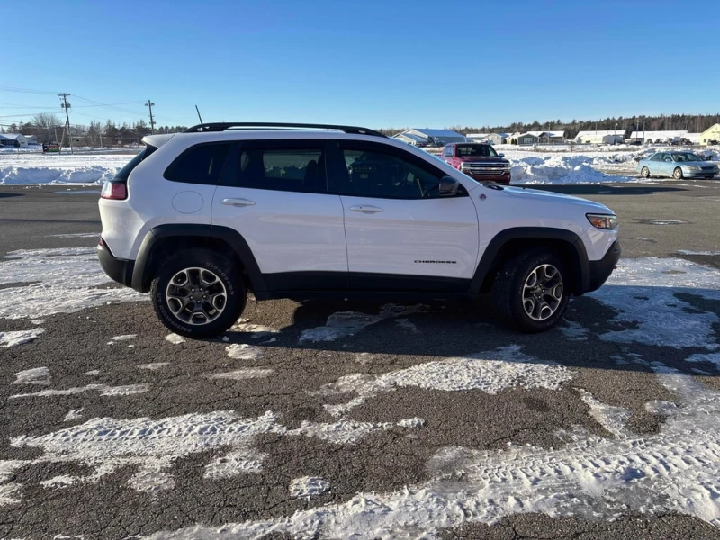 Jeep Cherokee * Trailhawk * CARFAX * БЕЗ ПЪРВОНАЧАЛНА ВНОСКА, снимка 3 - Автомобили и джипове - 52700236